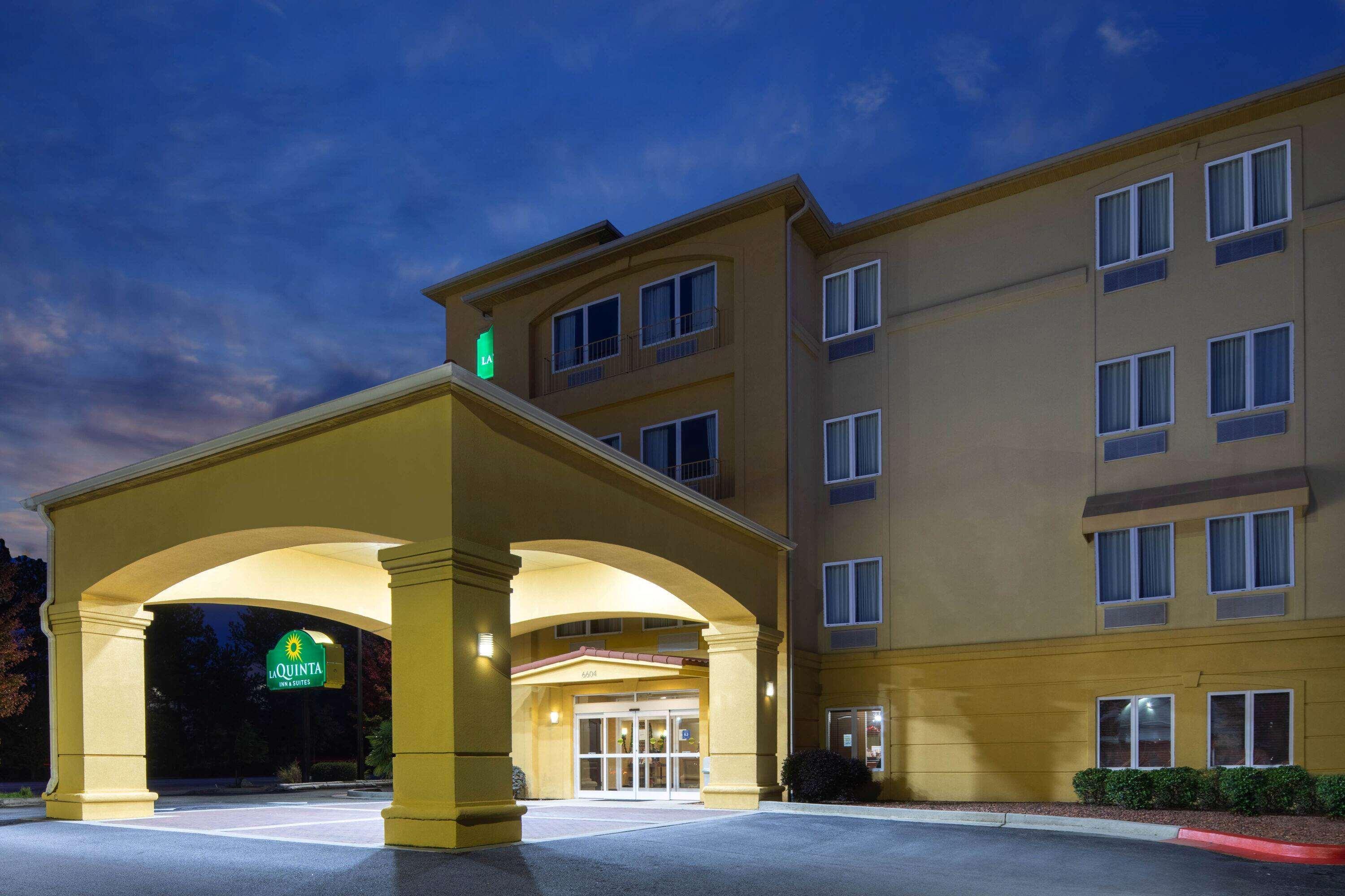 La Quinta By Wyndham Atlanta Union City Hotel Exterior photo